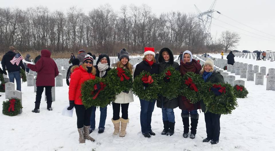 Volunteers for Wreaths Across America 